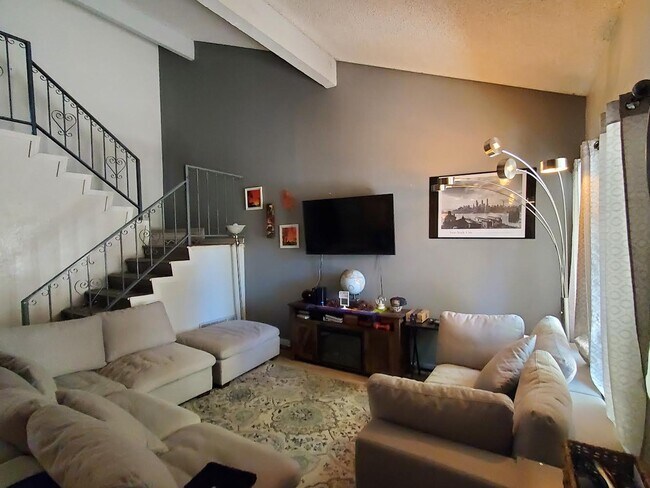 Building Photo - 4288 Rosemead Blvd