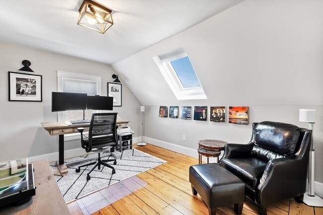 Building Photo - 814 Main St