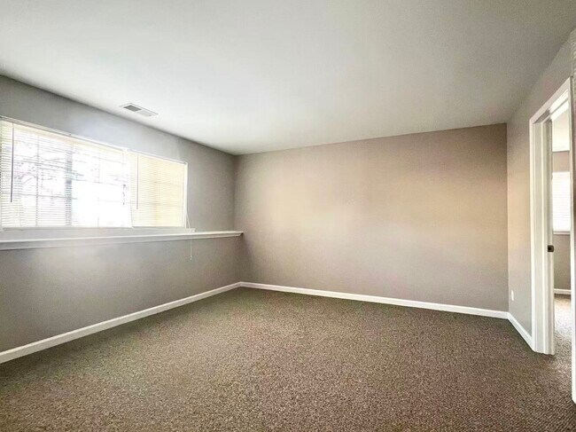 Building Photo - 3356 Ravinia Cir