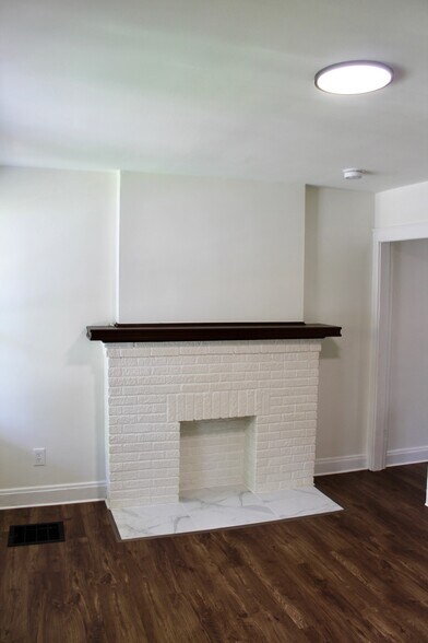 Building Photo - 1829 S Champion Ave