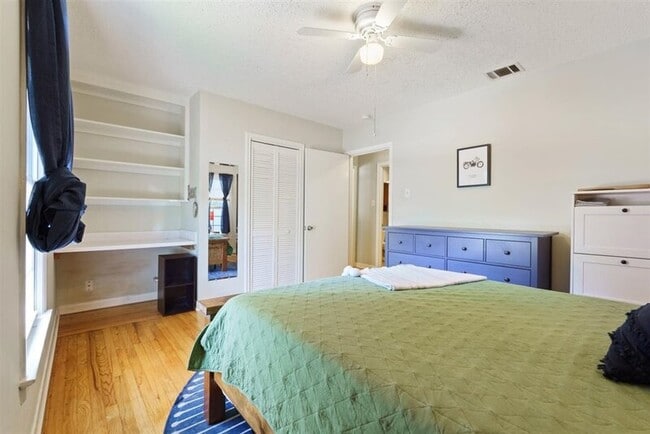 Building Photo - 5711 Chesterfield Ave