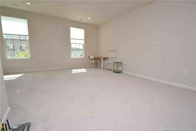 Building Photo - 1006 Romeria Dr
