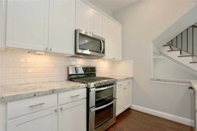 Building Photo - 1227 W 19th St