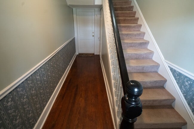 Building Photo - 1/2 Mo Off Special - Historic area - China Grove- 1 bed,1bath Unit