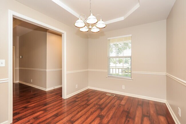 Building Photo - 1002 Esquire Ct