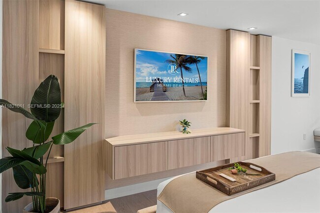 Building Photo - 2301 Collins Ave