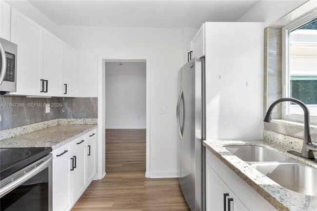 Building Photo - 2350 SW 26th St