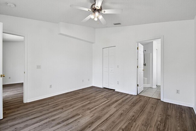 Building Photo - 15 Renmont Ct