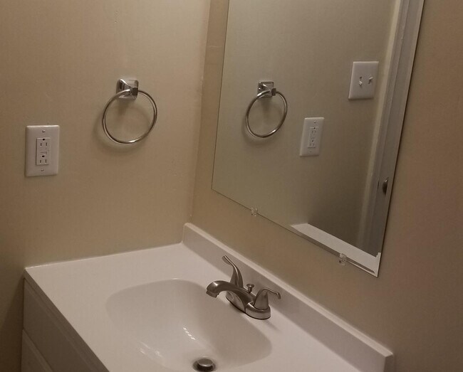 Building Photo - 622 spirit court