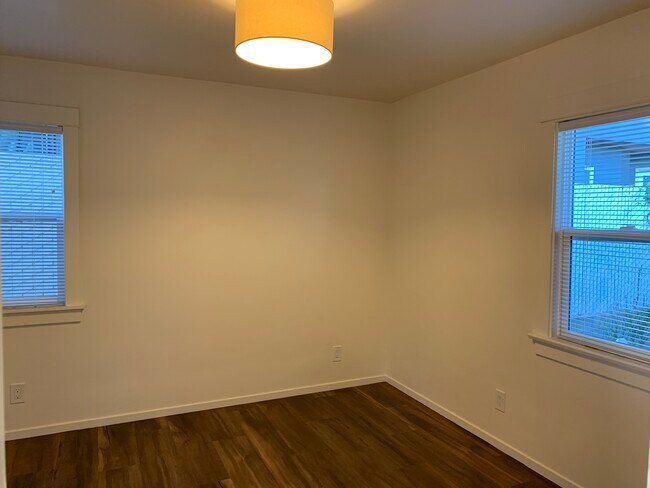 Building Photo - 421 Hollister Ave