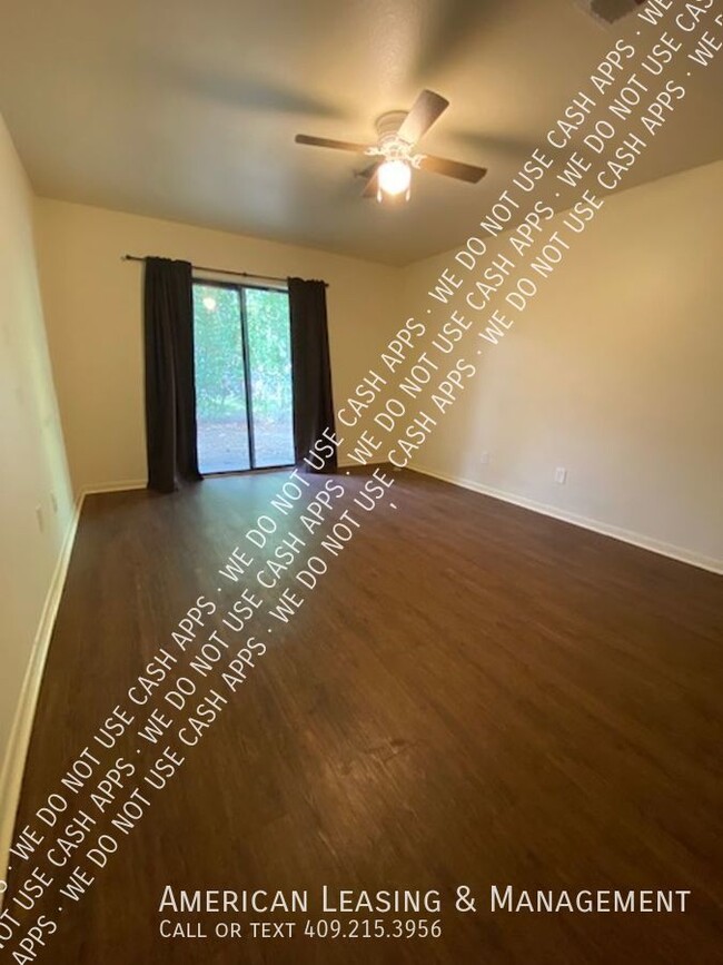 Building Photo - 2bed/1bath Duplex Available for Lease in L...