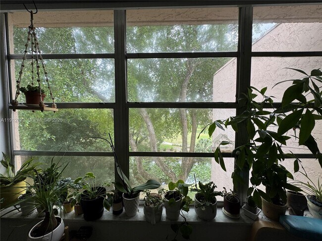 Building Photo - 9495 Evergreen Pl