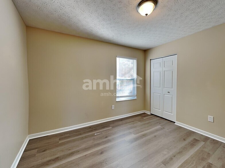 Building Photo - 80 Simsbury Ct