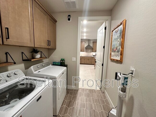 Building Photo - 11300 N Casa Dega Dr