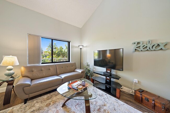 Building Photo - 860 Bella Vista Ct S