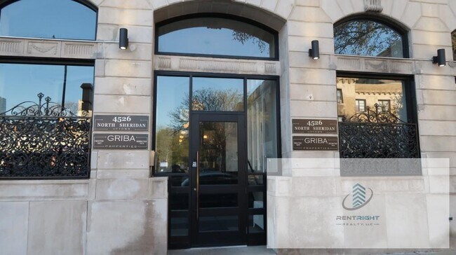 Building Photo - 4526 N Sheridan Rd