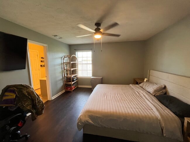 Building Photo - 98 Rosebud Cir