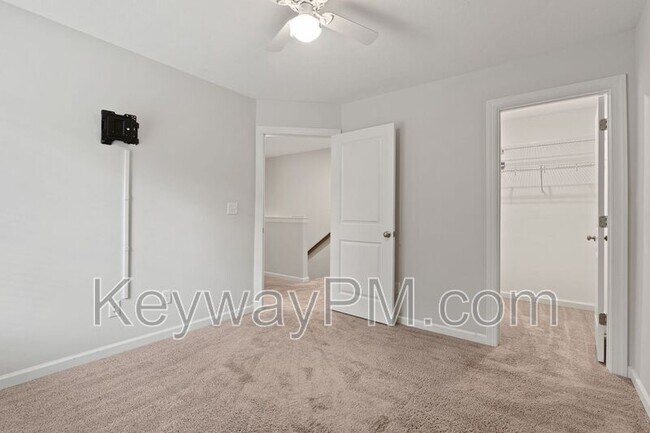 Building Photo - 837 Elsie Dr