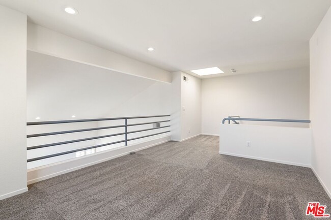 Building Photo - 1010 California Ave