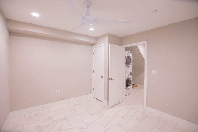 Building Photo - Modern & Efficient Point Breeze Townhome!