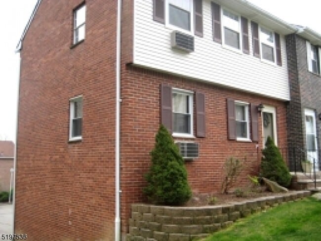 Building Photo - 322 Richard Mine Rd
