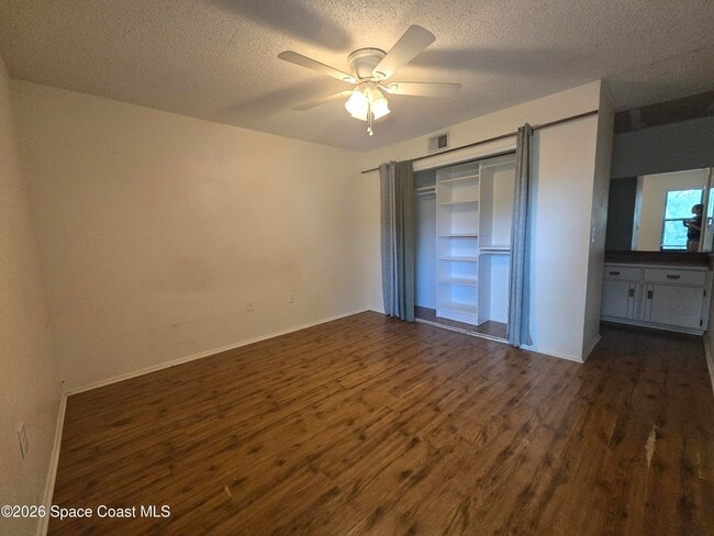 Building Photo - 515 Landings Way