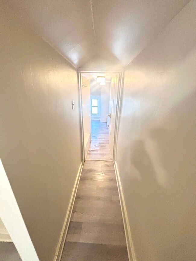 Building Photo - 463 Walnut St