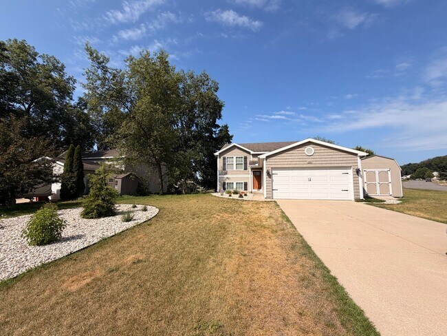 Building Photo - 1627 Hamlet Dr