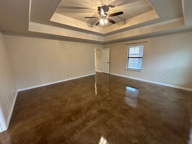 Building Photo - AVAILABLE NOW!!