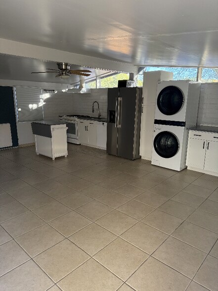 Primary Photo - 4240 N 4th Ave