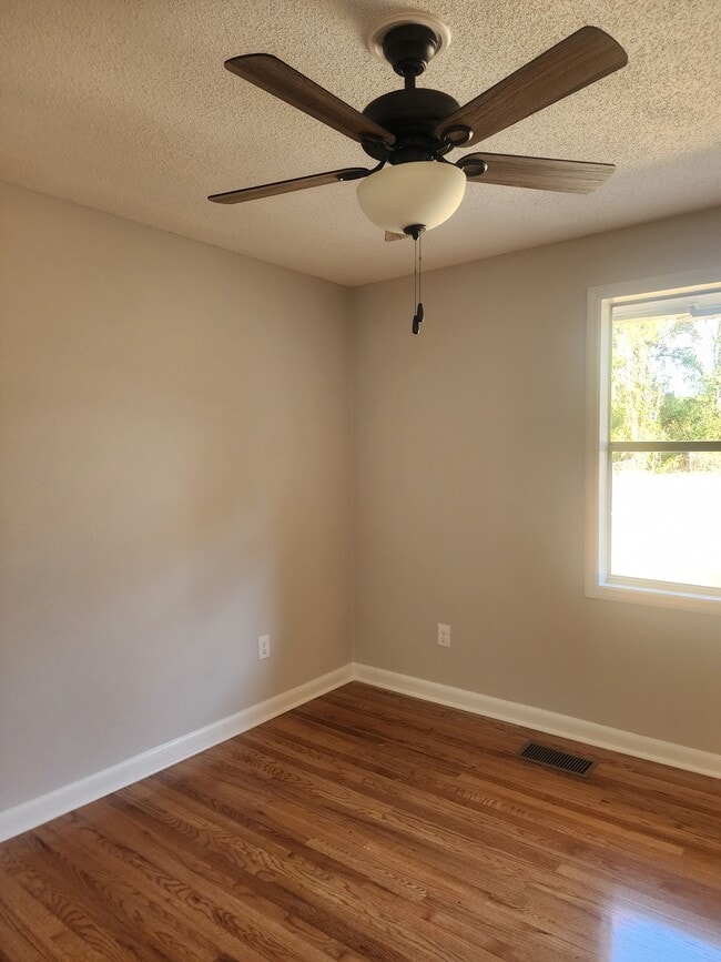 Building Photo - 3231 Dorian Rd