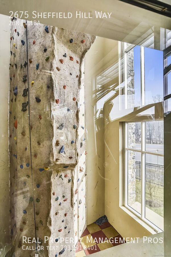 Building Photo - 2675 Sheffield Hill Way