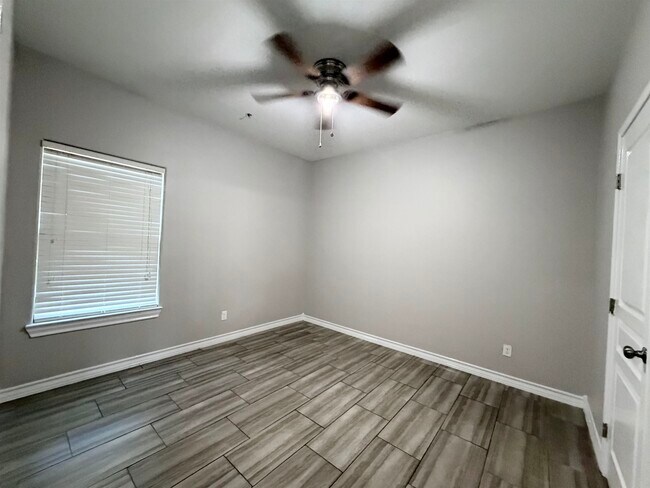 Building Photo - 5601 Cuenca Dr