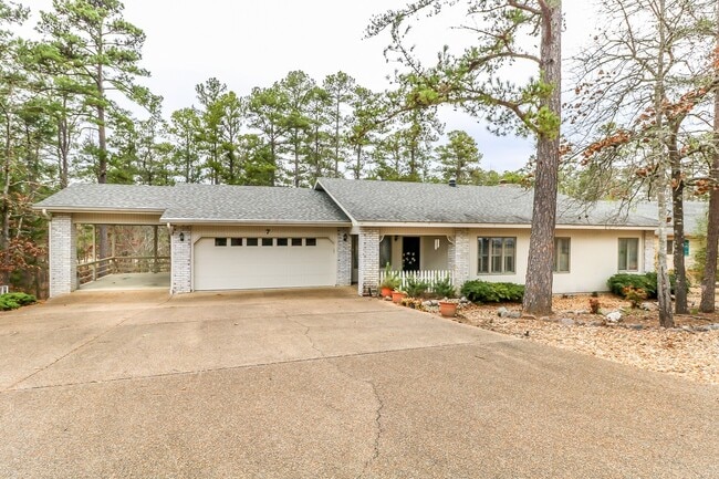 Building Photo - Beautiful 4 Bedroom, 3 Bath home. It has a 2 car garage plus a 1 car carport.  Stay warm in the w...