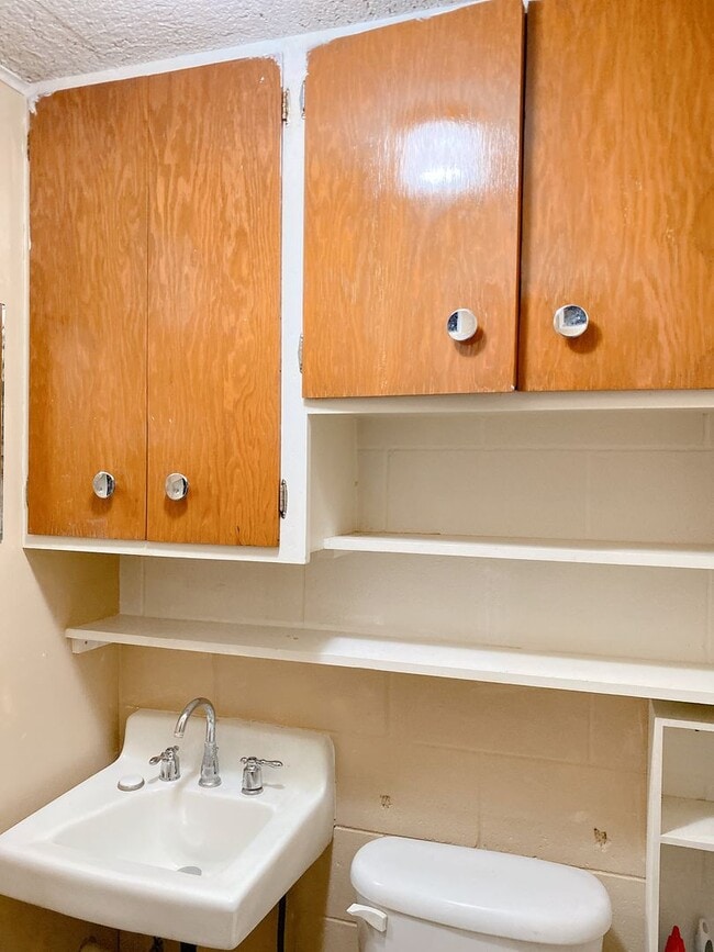 Building Photo - A wonderful 4-bedroom house in the Benson Gardens area - near Walmart Neighborhood Market, Asian ...