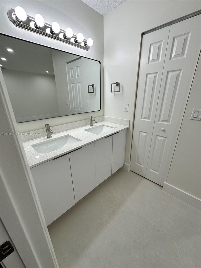 Building Photo - 5151 SW 121st Terrace