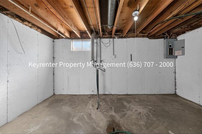 Building Photo - Parkcrest Dr - 924