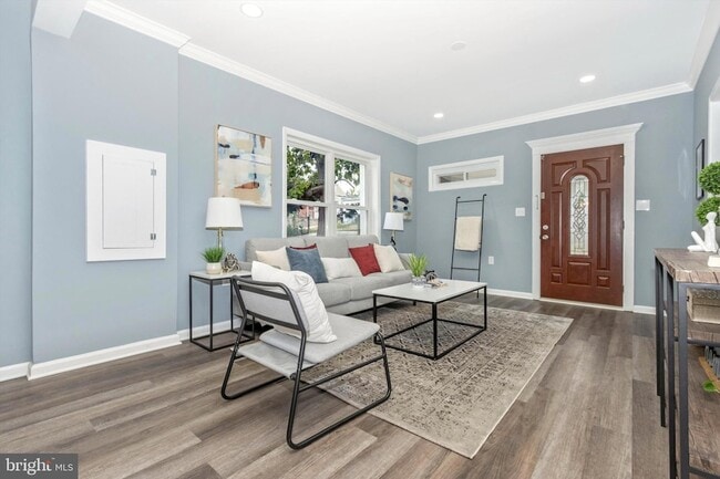 Building Photo - 404 Cedarleaf Ave