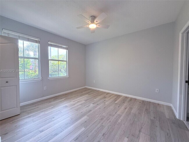 Building Photo - 2042 Alta Meadows Ln