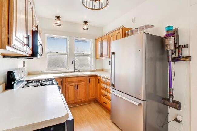 Building Photo - 23 N Adams St