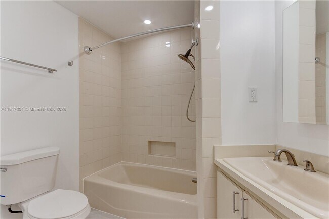 Building Photo - 4925 Collins Ave