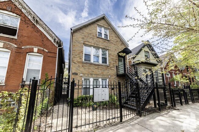 Building Photo - 2 bedroom in Chicago IL 60647