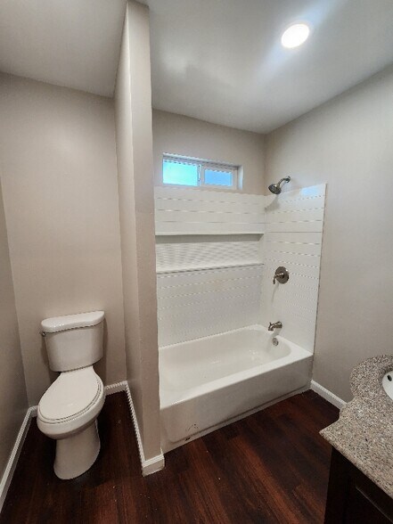 Building Photo - 2730 Lime St