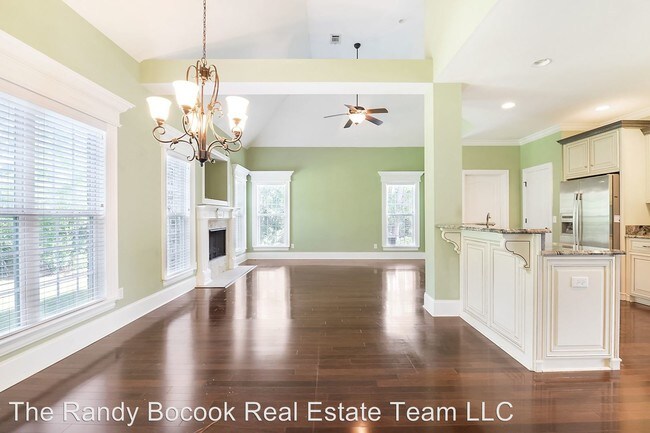 Building Photo - 4 br, 2.5 bath House - 376 McGregor Circle