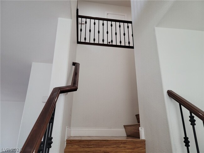 Building Photo - 6140 Pine Villa Ave