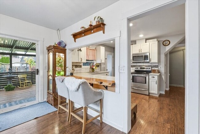 Building Photo - COME HOME TO THIS THREE BEDROOM CHARMER