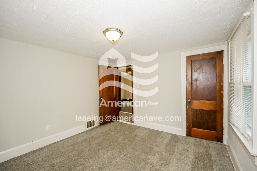 Building Photo - 1383 Hillcrest St