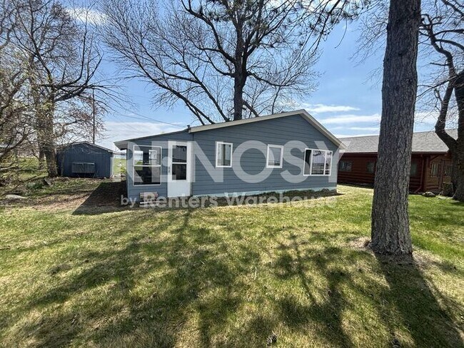 Building Photo - 3 Bedroom 1 Bath Single Family Home in Isle