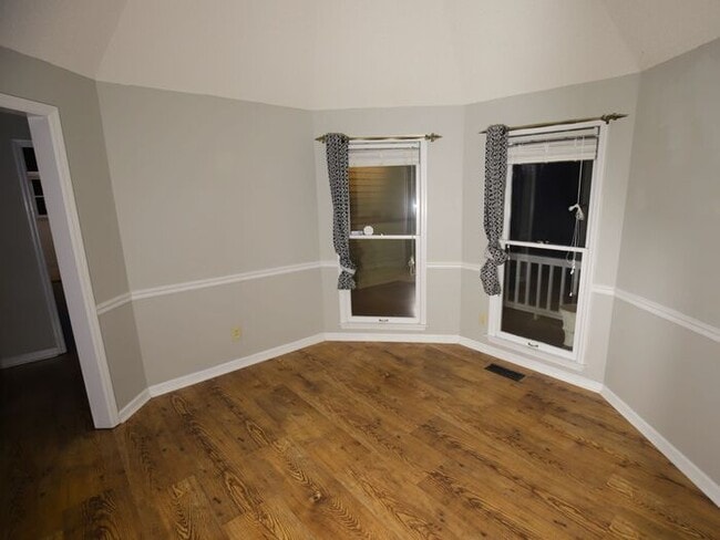 Building Photo - 104 Victoria Dr