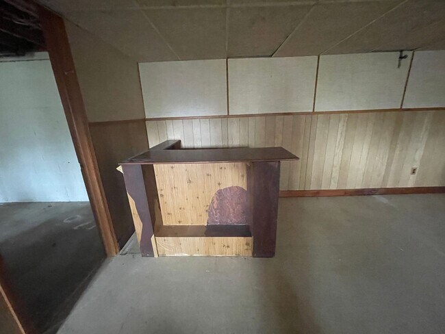 Building Photo - 3 Bedroom House on One Level